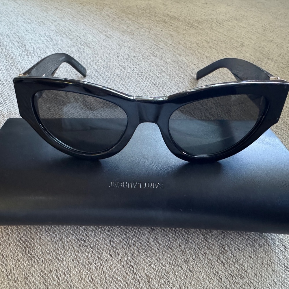 Saint Laurent Black SL M94 - Cat-eye Sunglasses